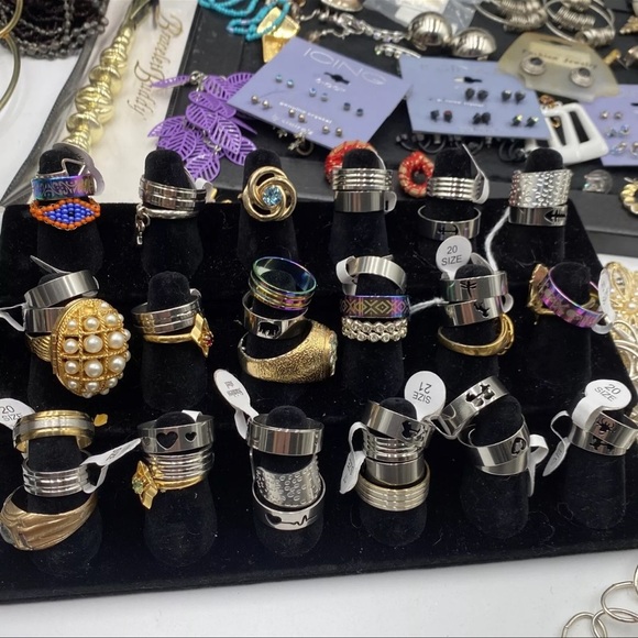 “ROCK THE CASBA”~ huge 5 LB vintage jewelry lot- MYSTERY BOX - Picture 4 of 6